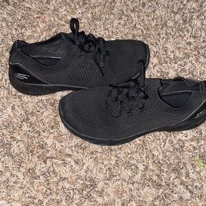 womens skechers size 7  black